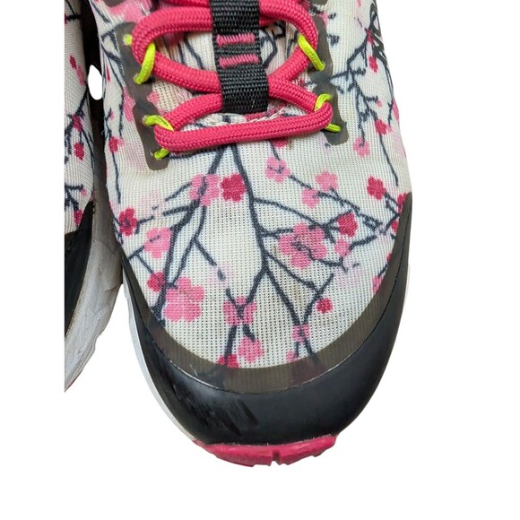 Women's The North Face Spreva Tokyo Cherry Blossom Print Black Size 7 Sneaker - Picture 5 of 12